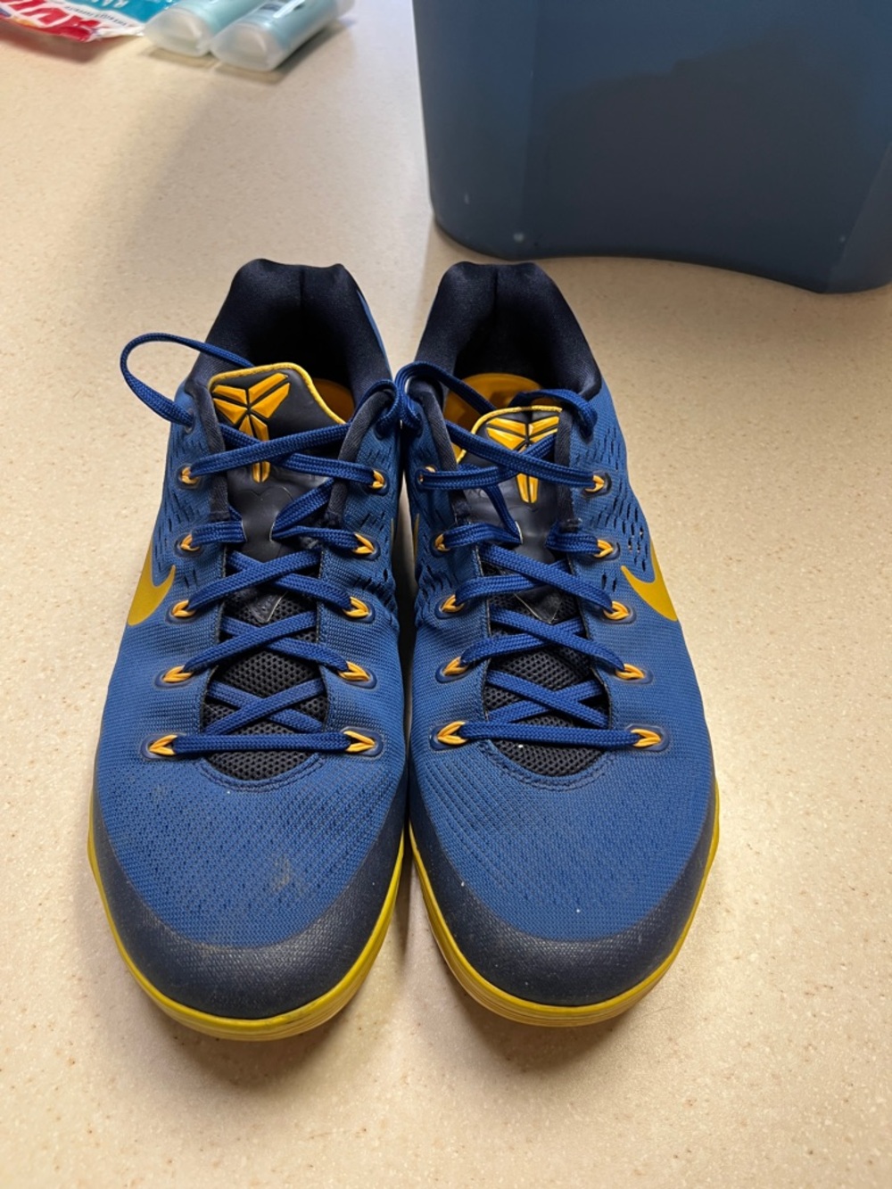 Kobe basketball shoes - Picture 3 of 4